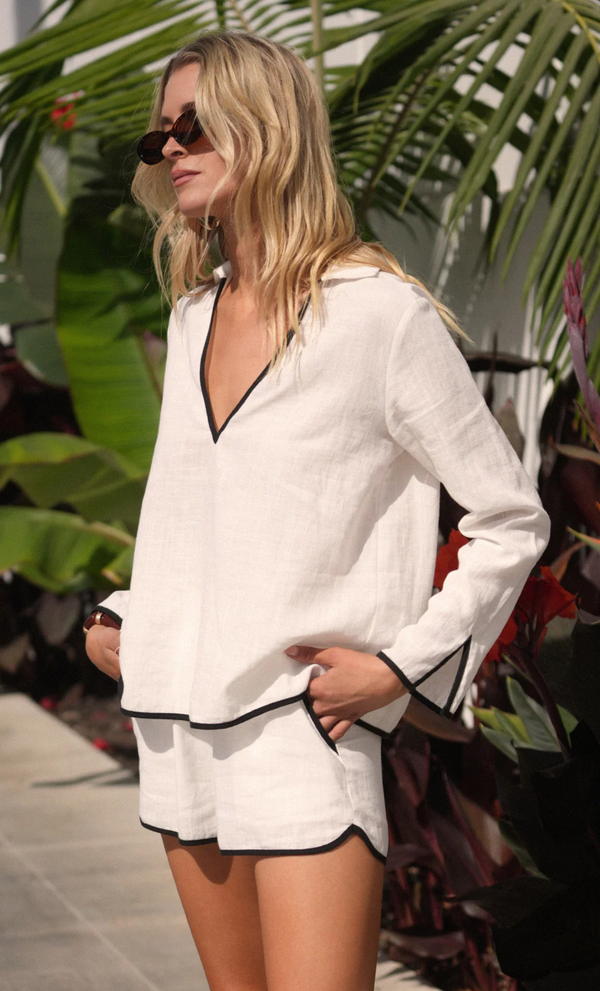 Beverly Linen Dolphin Hem Shorts